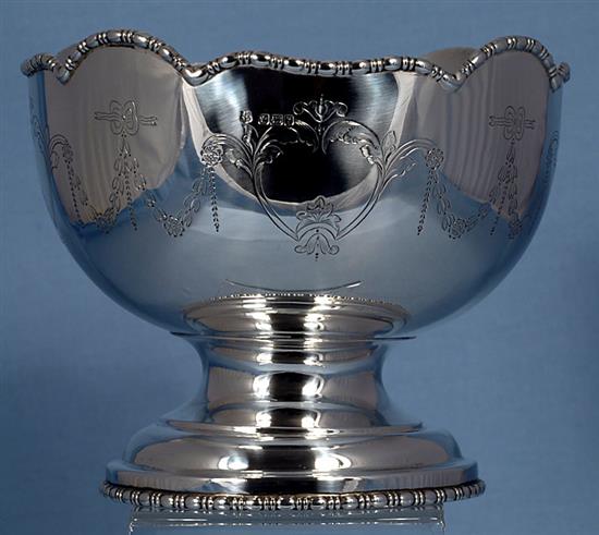 A George V silver rose bowl, Height 153mm Weight 16.4oz/511grms